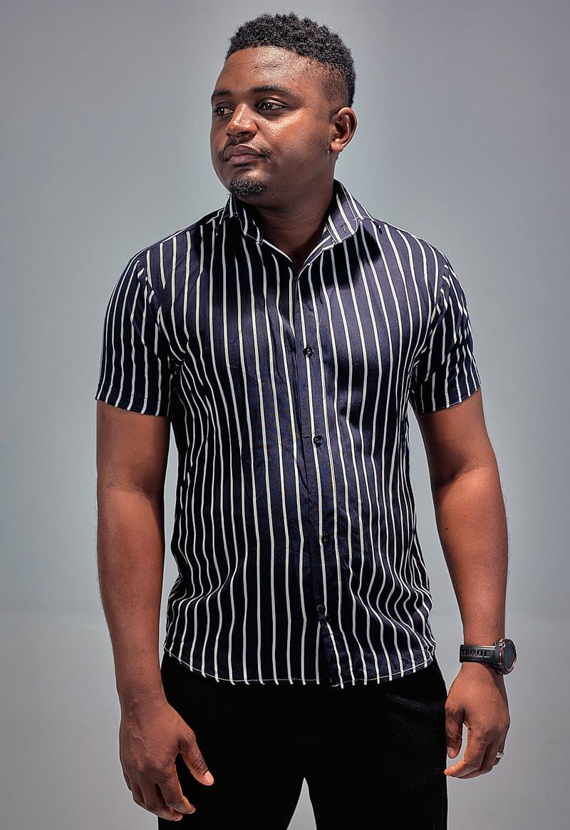 Black pinstripe short-sleeve shirt